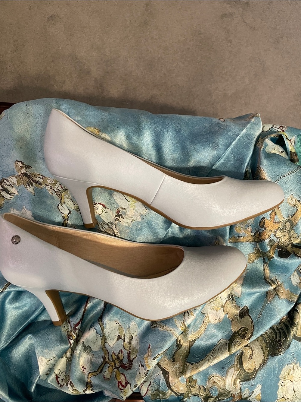 Life Stride Women's Pale Blue Patent Round-Toe Flats - Picture 2 of 8